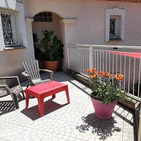 L'oustaou Au Calme Dans Un Pittoresque Petit Village Montpezat (Gard)