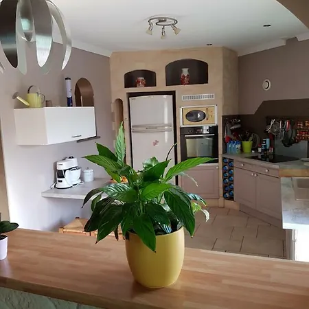 L'oustaou Au Calme Dans Un Pittoresque Petit Village Holiday home