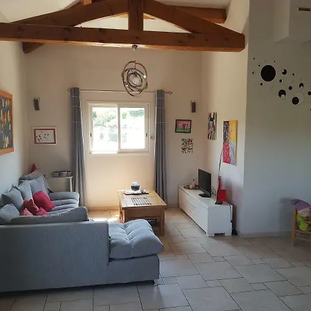 L'oustaou Au Calme Dans Un Pittoresque Petit Village Holiday home